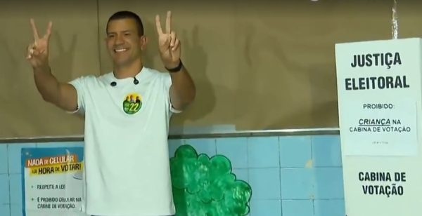 Douglas Ruas vota pela manhã em São Gonçalo e vai acompanhar a apuração na sede do PL no município