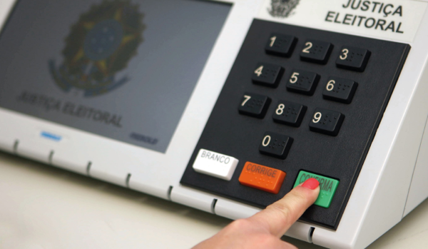 TRE-RJ registra 127 urnas substituídas no primeiro balanço das eleições; 53 só na capital