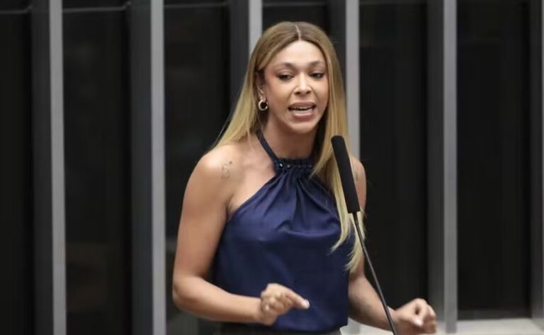 Treta de Erika Hilton com Benny Briolly agora é oficial; deputada paulista aciona TRE contra candidata carioca