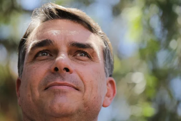 Após apoio de União-PP, Flávio Bolsonaro ganha reforço do Novo no 2º turno