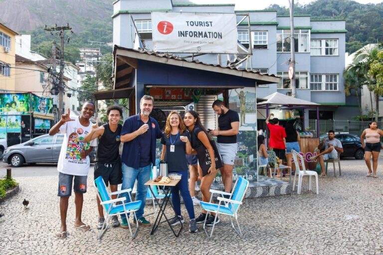 Freixo vai à Santa Marta, em Botafogo, para tentar convencer indecisos a votar em Lula