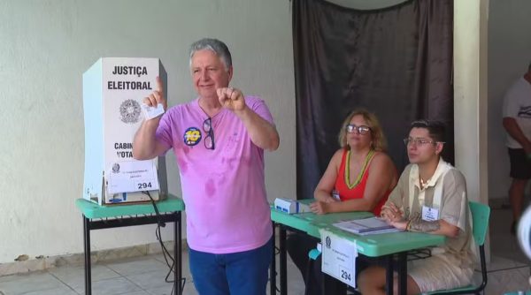Defesa de Garotinho pede urgência em julgamento que pode definir governador do Rio; processo é enviado ao TSE