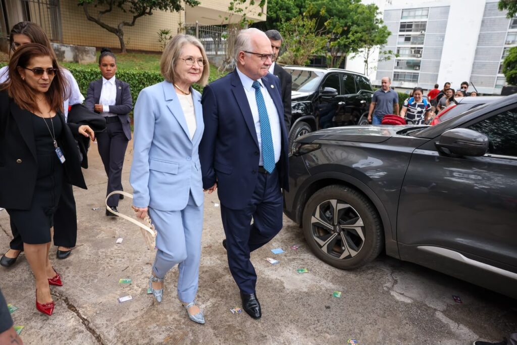 Presidente do STF, Edson Fachin vota no 1º turno das Eleições 2026